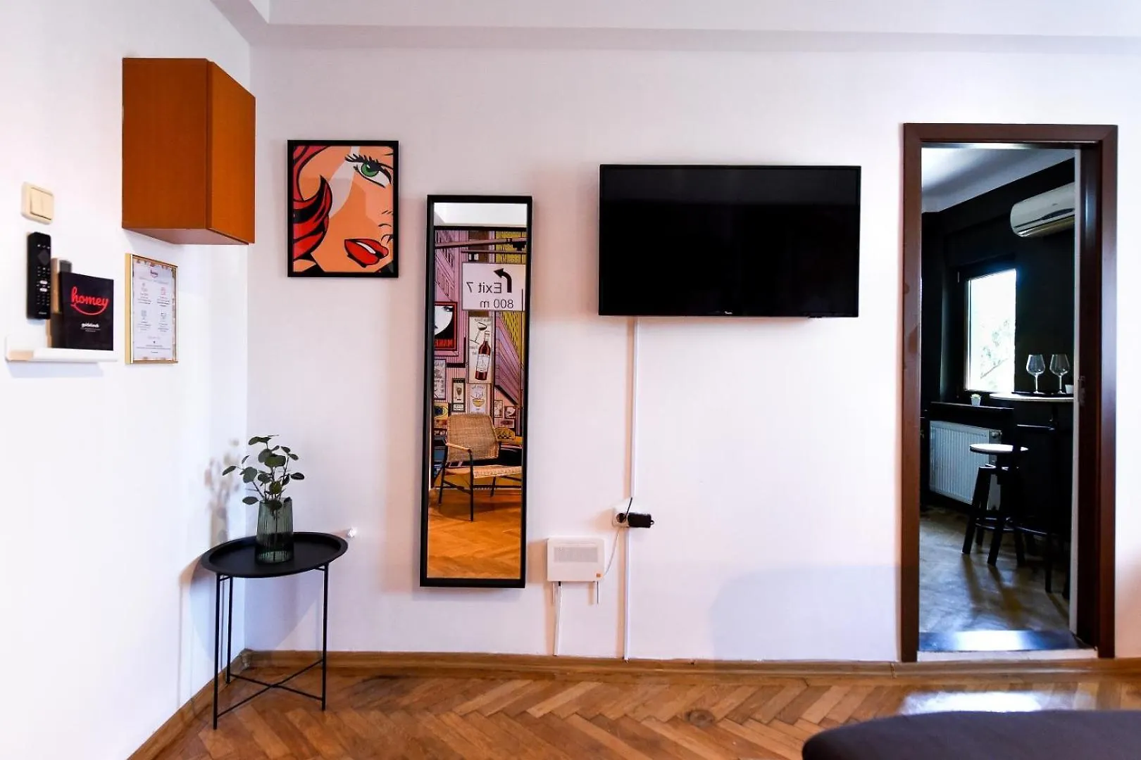 Vibrant Charm - Cozy Studio In The Heart Of The City Bukarest